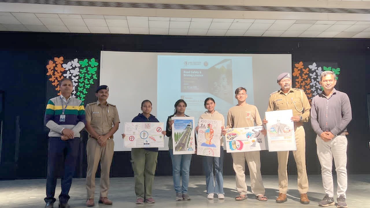 સરીગામની લક્ષ્મી વિદ્યાપીઠમાં રોડ સેફટી અને ડ્રાઈવિંગ લાયસન્સ જાગૃતિ અંગે સેમિનાર યોજાયો