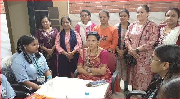 દમણવાડા શાળાના વિદ્યાર્થીઅોઍ દામિની મહિલા ફાઉન્ડેશન સેન્ટરની મુલાકાત લીધી