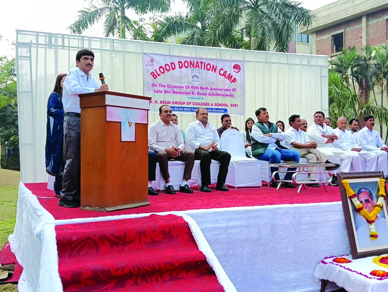 વાપીની આર. કે. દેસાઈ ગૃપ અોફ કોલેજીસમાં રકતદાન કેમ્પ યોજાયો