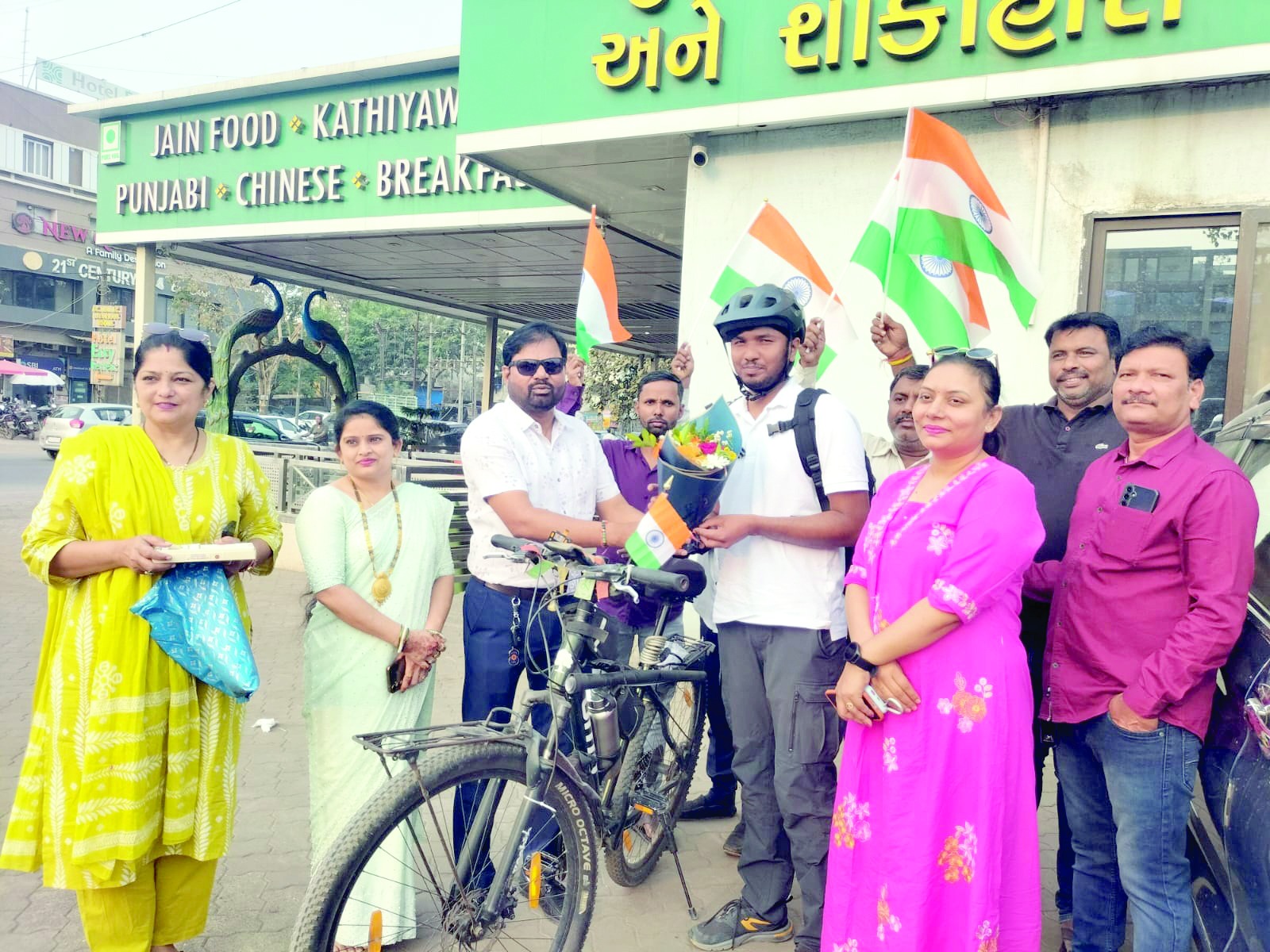 ૧ લાખ કિલીમીટરના સાયકલ પ્રવાસે નિકળેલો મહારાષ્ટ્રનો યુવક વાપી પહોંચ્યો