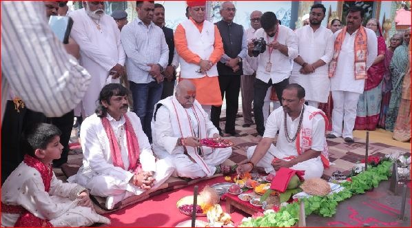 આંતરરાષ્ટ્રીય હિન્દુ પરિષદના સ્થાપકે રાબડા મા વિશ્વંભરીના દર્શન કર્યા