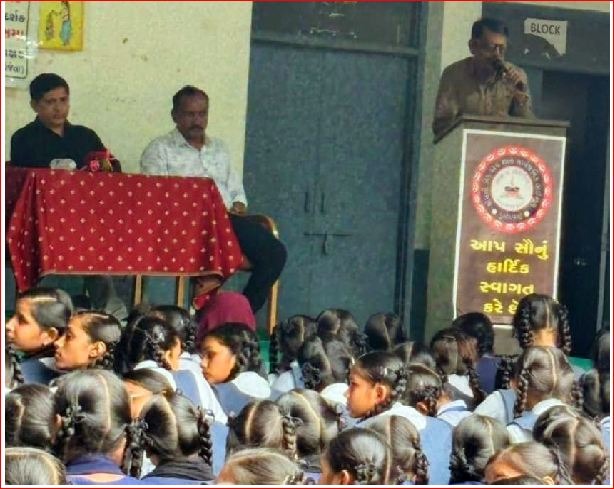 ડુંગરાની શ્રીમતિ ઝેડ. ઍસ. સાર્વજનિક હાઈ.માં પરીક્ષાલક્ષી માર્ગદર્શન અપાયું