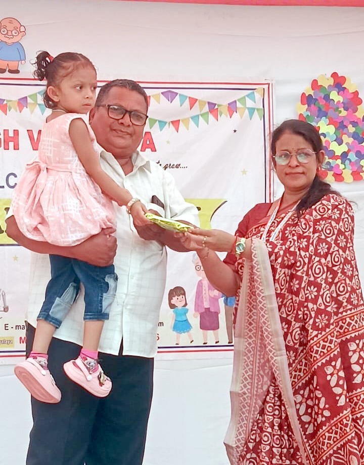 પારડીની અશ્વમેઘ વિદ્યાલયમાં ગ્રેન્ડ પેરેન્ટસ - ડે ઉજવાયો