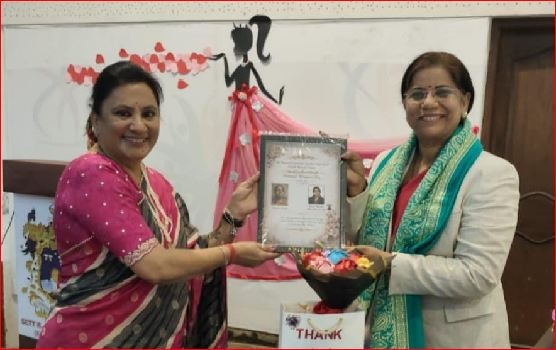 વલસાડ શેઠ આર. જે.જે. હાઈ.માં યોગ ગુરુ પ્રીતિબેન પાંડેનું સન્માન
