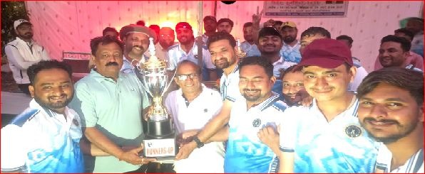 પારડી બાર ઍસો. વકીલ મંડળની નાના વાઘછીપામાં ક્રિકેટ ટુર્ના. રમાઇ