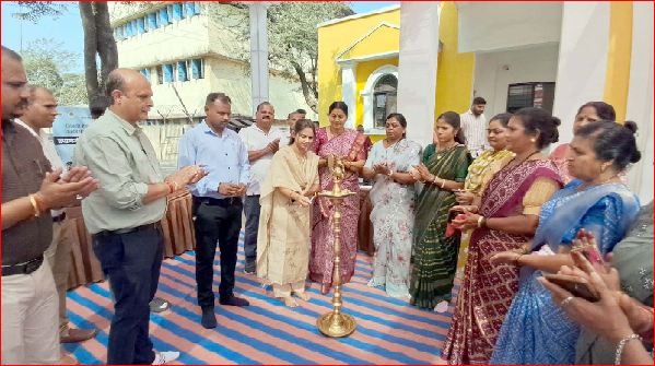 સેલવાસમાં પેન્શન જાગૃતિ રથને લીલી ઝંડી આપી પ્રસ્થાન કરાવ્યું