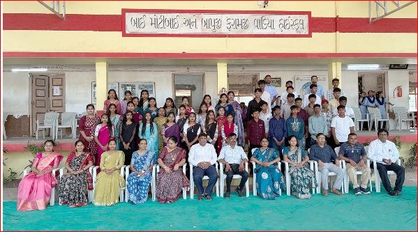 ફણસાની હાઈ.માં બોર્ડના વિદ્યાર્થીઅોને માર્ગદર્શન અપાયું