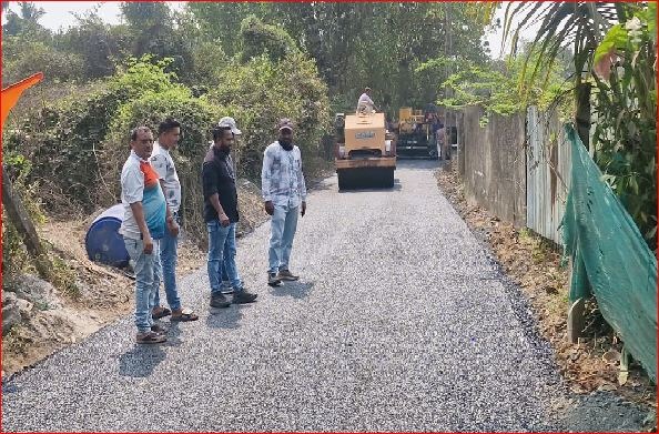 ઉમરગામ પાલિકા વોર્ડ નં.૫નાં કામરવાડમાં રસ્તો પહોળો કરાયો