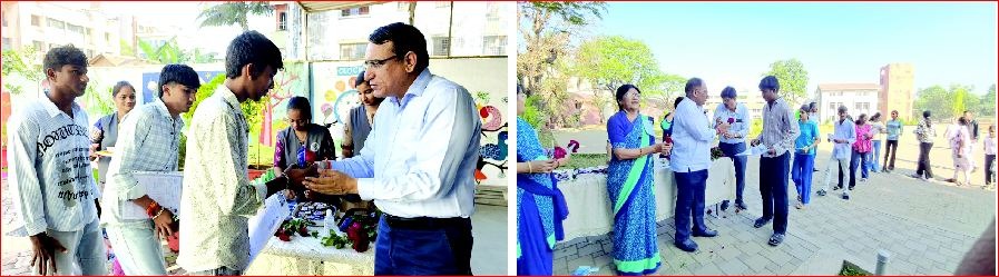 દમણ અને દાનહમાં બોર્ડના વિદ્યાર્થીઅોને ફુલ આપી પ્રવેશ અપાયો