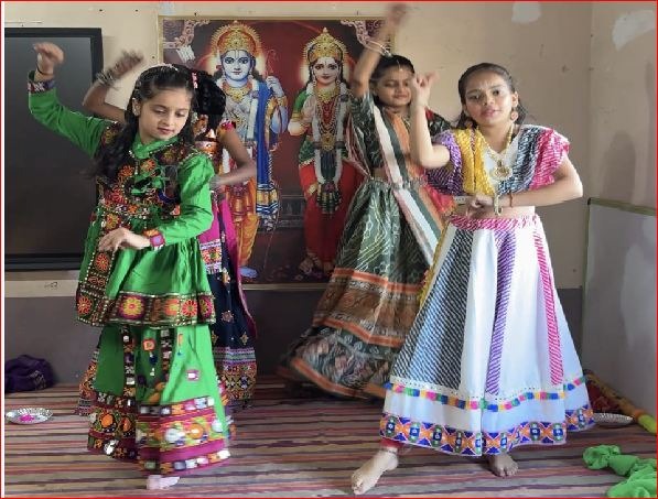 વાપીની શ્રી ઘનશ્યામ વિદ્યામંદિરમાં હોળી પર્વની ઉત્સાહભેર ઉજવણી કરાઈ