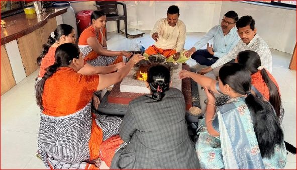 સલવાવની શ્રી સ્વામિનારાયણ સેકન્ડરી અને હાયર સેકન્ડરી સ્કૂલમાં યજ્ઞ યોજાયો