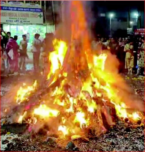 વાપી પંથકમાં ઠેર ઠેર હોલીકા દહનની ઉજવણી કરાઈ