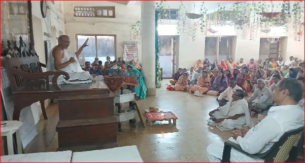 વાપી નહેરુ સ્ટ્રીટના શ્રી લબ્ધિસૂરિજી જ્ઞાન મંદિરમાં ધર્મસભા યોજાઈ