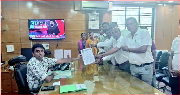 અોઝરપાડાનું ઍકલવ્ય મોડેલ સ્કૂલનું જર્જરિત મકાન નવું બનાવવા માંગ