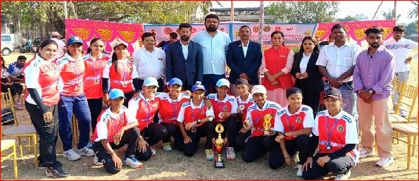 નાનાપોîઢાની દિકરીઍ ૩ અોવરમાં ૬૬ રન ફટકાર્યા