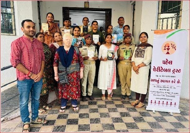 ધરમપુરમાં પહેલ ચેરિટેબલ ટ્રસ્ટ દ્વારા મહિલા પોલીસ કર્મીઅોનું સન્માન કરાયું