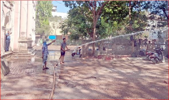 બીલીમોરા પાલિકાઍ પરીક્ષા કેન્દ્ર પર પાણીનો છંટકાવ કરાયો