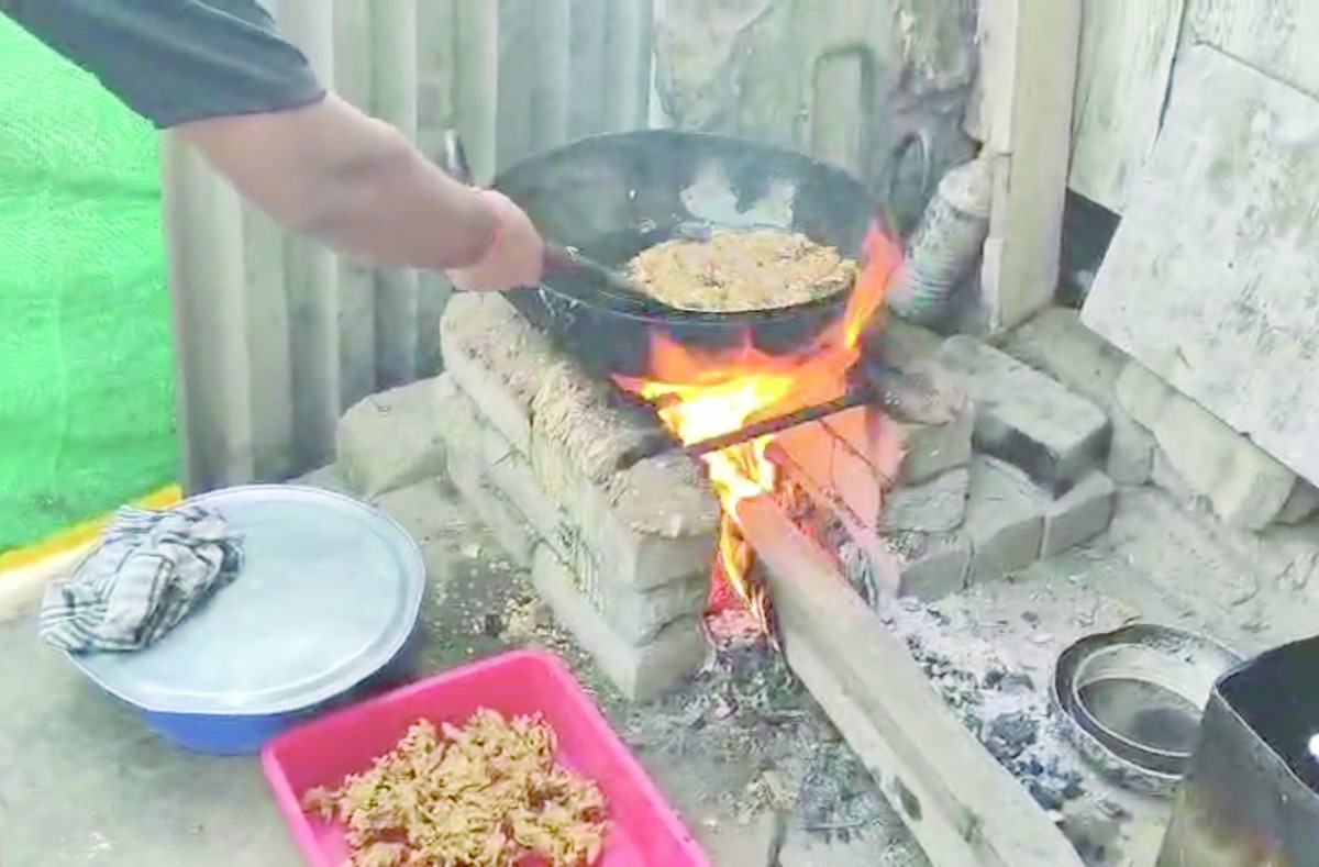 દમણમાં કોમર્શિયલ ગેસની અછત ધાબાના રસોઈ ઘરમાં જાવા મળી