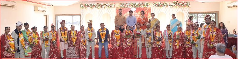 વાપીમાં ૧૧ આદિવાસી યુગલોના સમૂહ લગ્ન સમારોહ યોજાયો