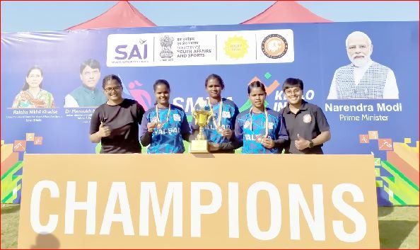 વાપી રોફેલ યુર્નિ.ની વિદ્યાર્થીનીઅો Rugby લીગમાં રનર્સઅપ બની