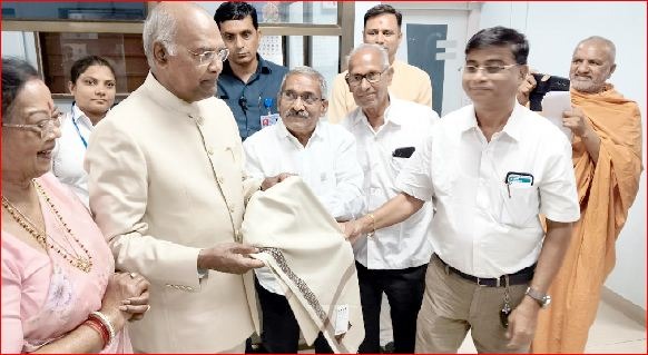 આહવામાં પૂર્વ રાષ્ટ્રપતિનું સાલ અોઢાડી સન્માન કરાયું