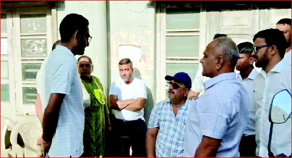 વલસાડમાં ડોર ટુ ડોર કચરો ઍકત્ર કરતી ઍજન્સીનો કોન્ટ્રાકટ રદ કરવા માંગ