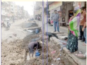 વાપી બઝાર રોડ પર ઍક જ રાતમાં ૧૦૦ નળ જોડાણ કરાયા