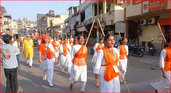 પારડીમાં દુર્ગા વાહીની બહેનો દ્વારા શકિતયાત્રા યોજાઈ
