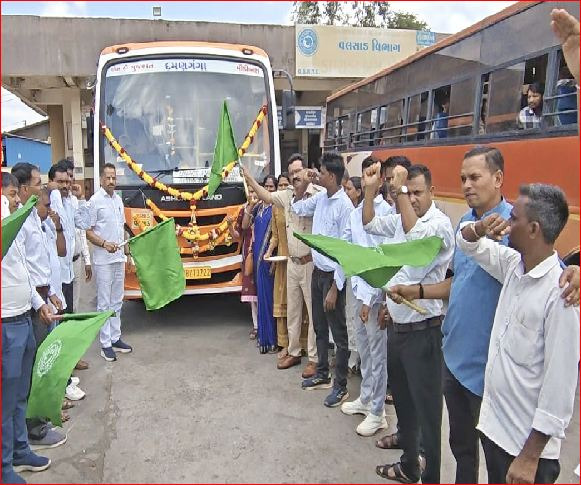 કપરાડામાં નવી બસને લીલીઝંડી બતાવી શુભારંભ કરાયો 