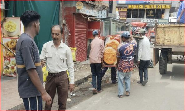 હાલર રોડના ગેરકાયદે દબાણ અંગે સભ્યની સીઅોને રજૂઆત