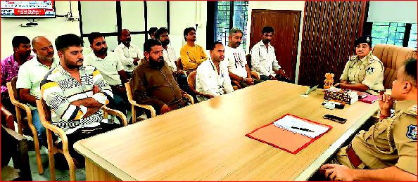 વાપી હાઈવે પર ટ્રાવેલ્સ બસો માટે નવી પિકઅપ-ડ્રોપ જગ્યા નક્કી કરાઈ