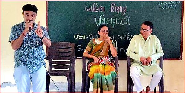 પારડીની સરસ્વતી વિદ્યામંદિરમાં માર્ગદર્શન સેમિનાર યોજાયો