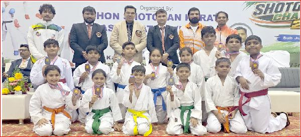 વલસાડના ૧૪ કરાટેવીરોઍ ૧ ગોલ્ડ, ૪ સિલ્વર, અને ૯ બ્રોન્ઝ મેડલ મેળવ્યા