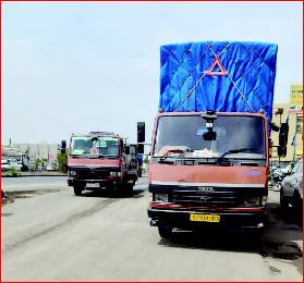 વાપી જીઆઈડીસીમાં જાખમી પાર્કિંગ સામે પોલીસની લાલ આંખ