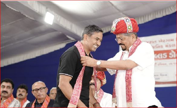 નાનીવહીયાળ હાઈસ્કૂલના ક્લાર્કનું મહાન રક્તદાતા તરીકે સન્માન