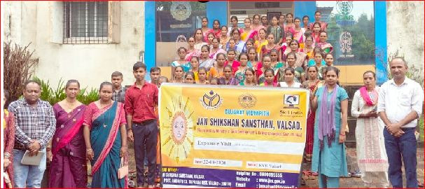ધરમપુરની પ્રગતિશીલ મહિલાઓઍ કૃષિ વિજ્ઞાન કેન્દ્ર અંભેટીની મુલાકાત લીધી