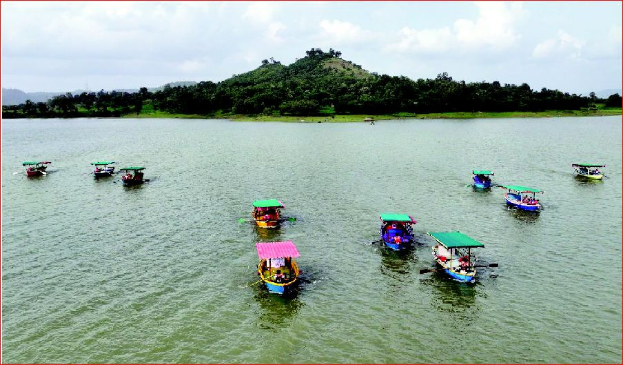 દુધનીમાં બોટ સ્પર્ધા યોજાઈ