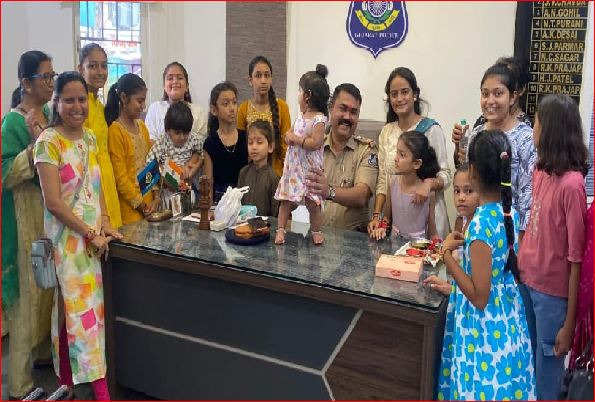 ધરમપુર પોલીસ સ્ટેશનમાં રક્ષાબંધન પર્વ ઉજવાયું