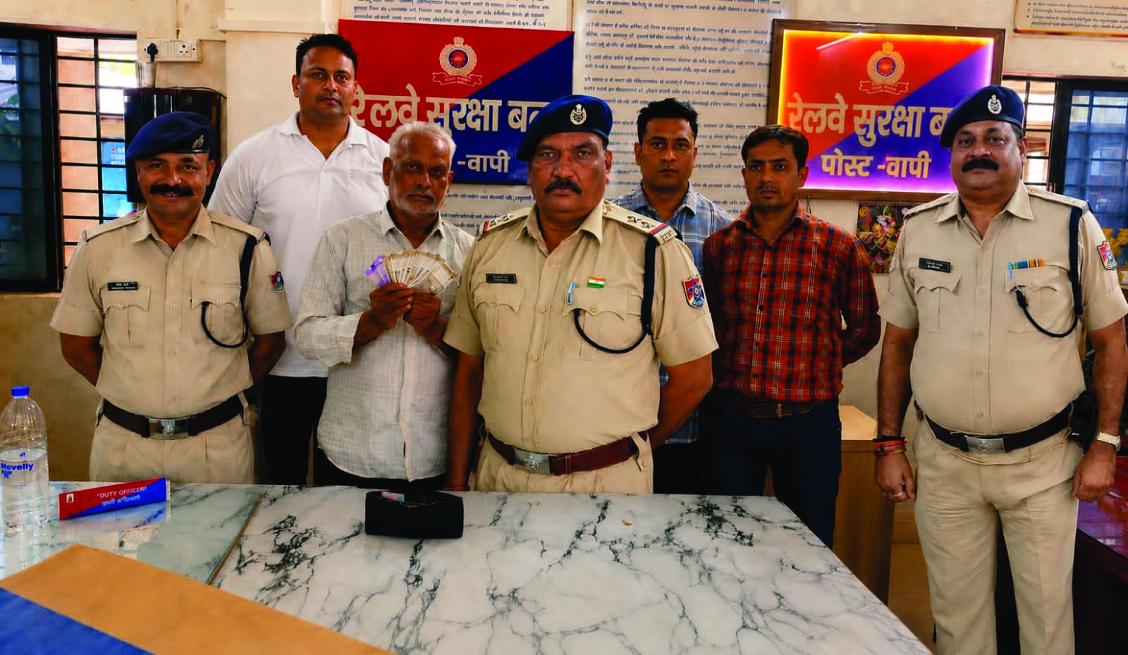 વાપી આરપીઍફ જીઆરપીઍ પાંચ ચોરને ઝડપી પાડ્યા