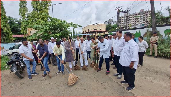 ગાંધીવાડીથી પાલિકા દ્વારા સ્વચ્છતા અભિયાનનો પ્રારંભ કરાયો