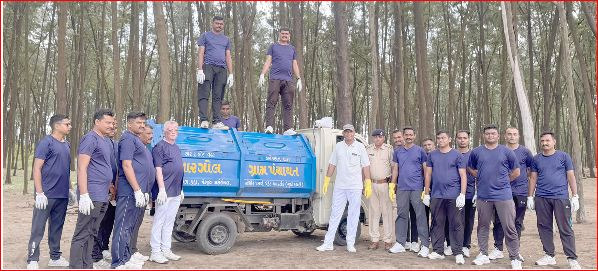 નારગોલ બીચ પર મરીન પોલીસનું સ્વચ્છતા અભિયાન યોજાયું