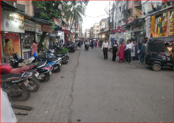 વાપી સૂર્યા હોસ્પિટલ રોડની ફૂટપાથ પરના દબાણો ક્યારે દૂર થશે?