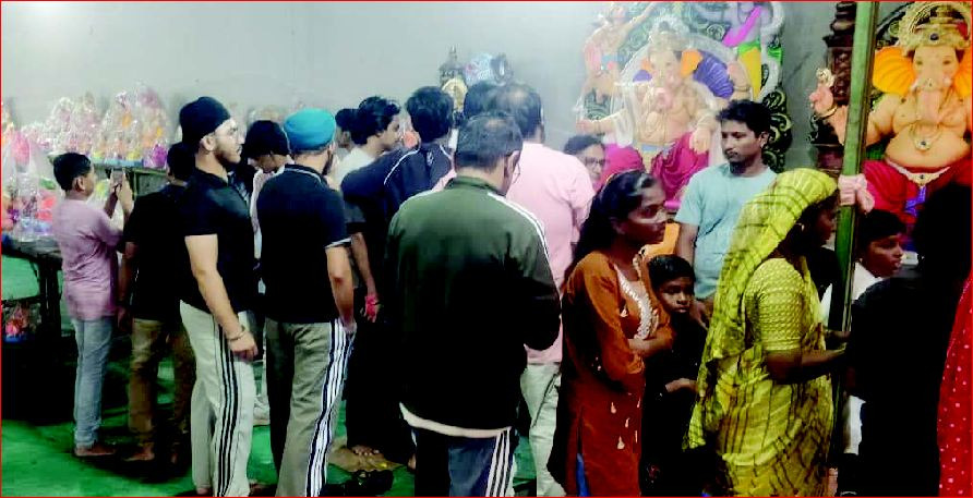  વાપીમાં શ્રીજીની પ્રતિમા ખરીદવા ભાવિકોની ભારે ભીડ