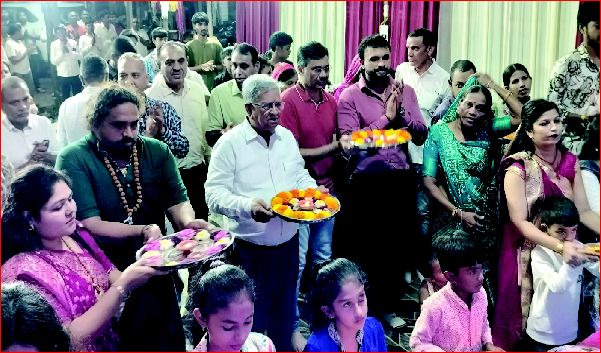 વાપીના શ્રીજી મંડળોમાં નાણાં મંત્રી અને મનપાના હોદ્દેદારોઍ આરતીનો લાભ લીધો
