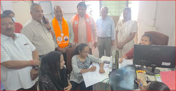 વાપી શહેર ભાજપ દ્વારા આરોગ્ય તપાસ કેમ્પ યોજાયો