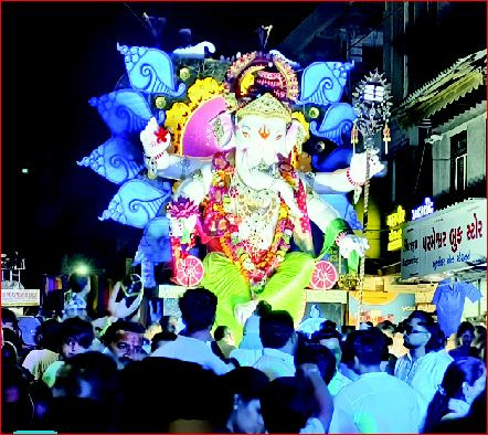 વલસાડમાં ‘ગણપતિ બાપ્પા મોરિયા’ના નારા સાથે વિઘ્નહર્તાને વિદાય