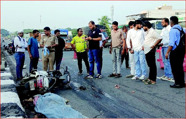 વલસાડ હાઈવે પર કન્ટેનરે મોપેડને અડફેટે લેતાં સાસુ-વહુનું કરુણ મોત