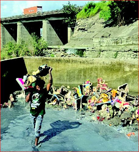 વિસર્જન પછી શ્રીજી વિસરાયા!