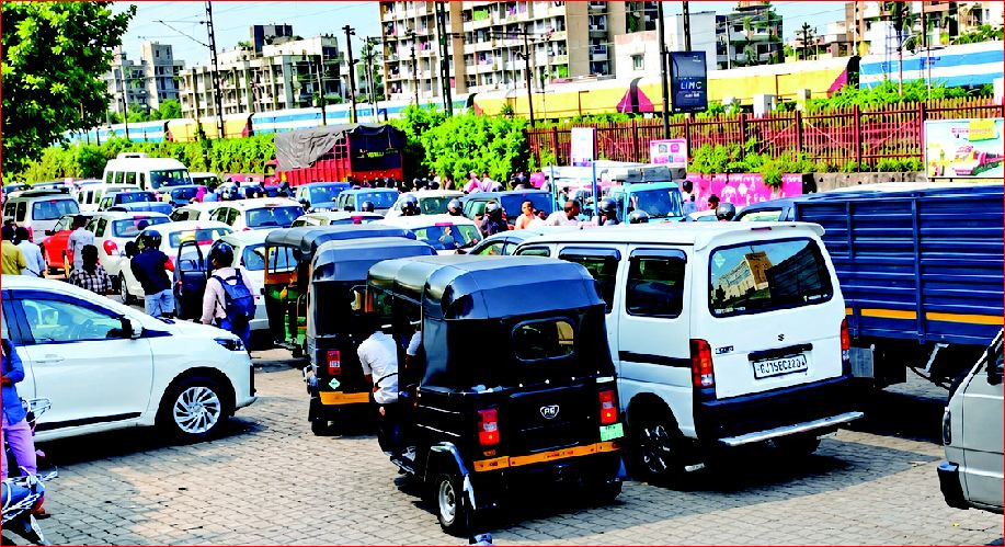 વાપીમાં આરઓબીના ગર્ડરનું કામ શરુ  ૩ ઓક્ટોબર સુધી ટ્રાફિક રહેશે