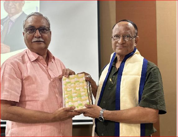 વલસાડ કોલેજના પૂર્વ આચાર્યનું સુરતમાં વકતવ્ય યોજાયું